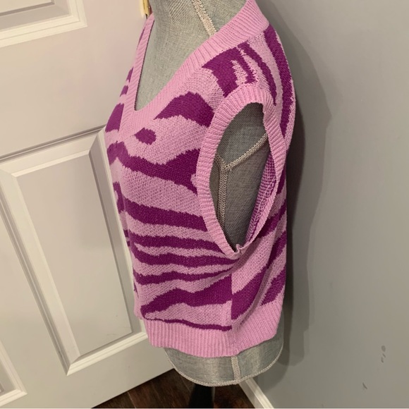 EUC SHEIN Zebra Striped Pattern Sweater Vest Sz L pink - Picture 3 of 9